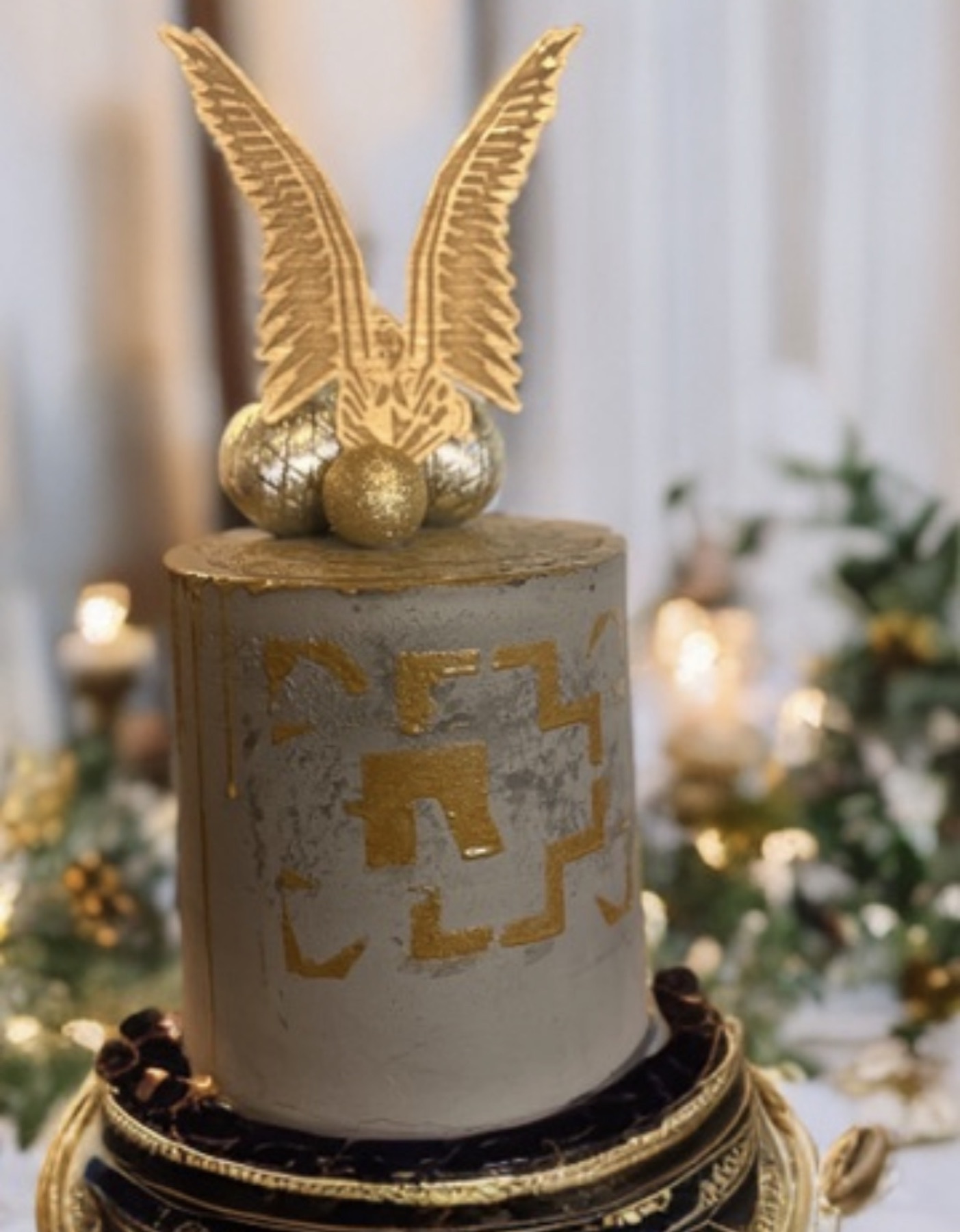 Goldene Motivtorte mit Musikbezug